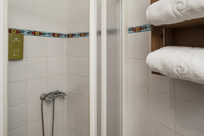 Ecolabel shower and amenities in Clavel apartment