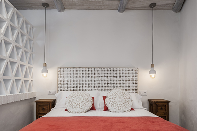 Double bed with comfortable mattresses in the Buganvilla room