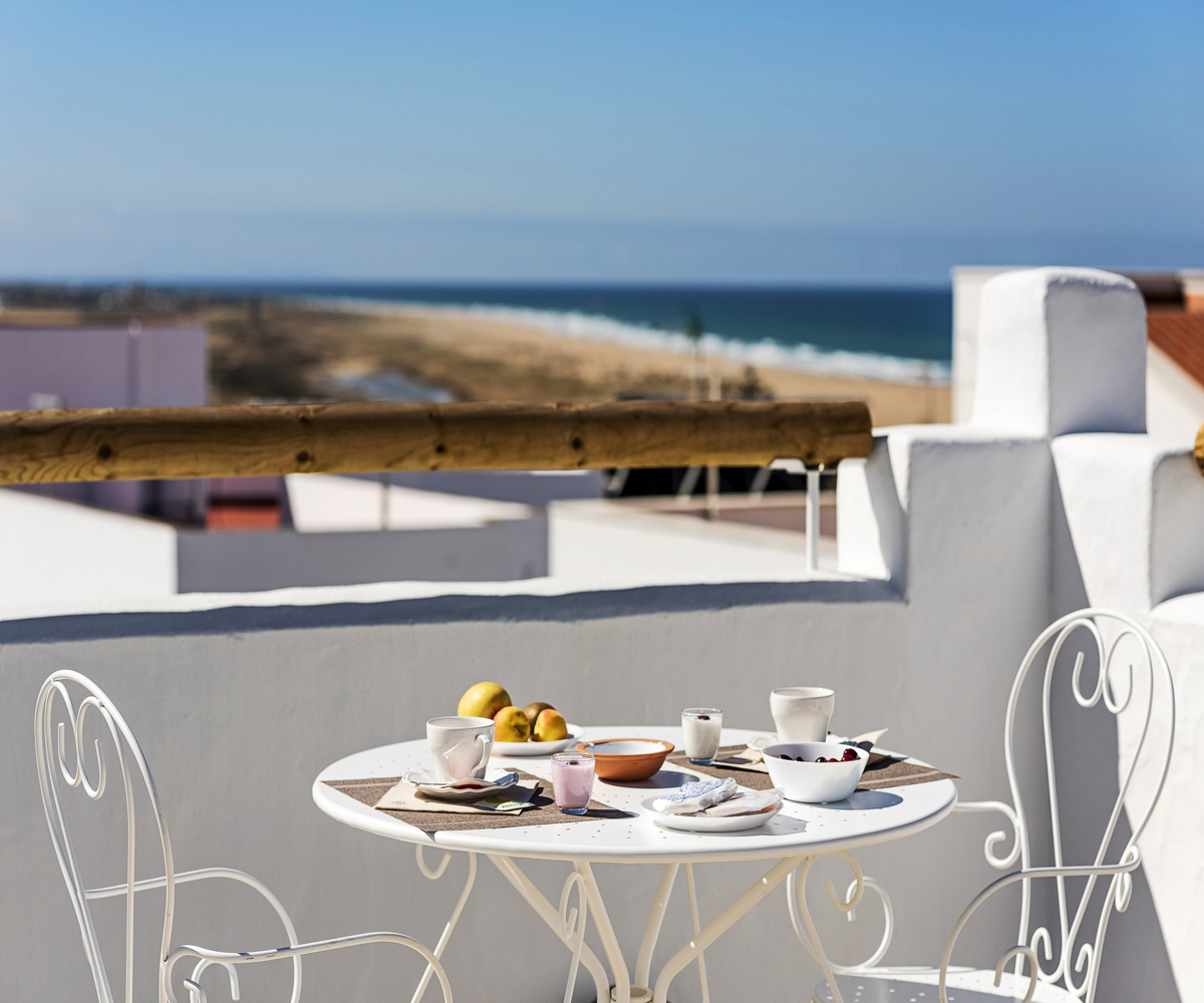 Disfruta de un desayuno con vistas a la playa